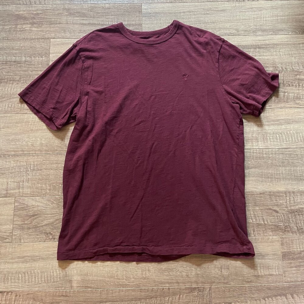 Men's AMERICAN EAGLE Maroon tee, Size L. Embroidered Eagle logo.